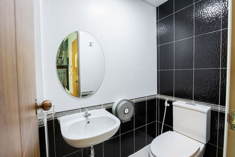 Restiny Hostel Family Room 6 Beds 4