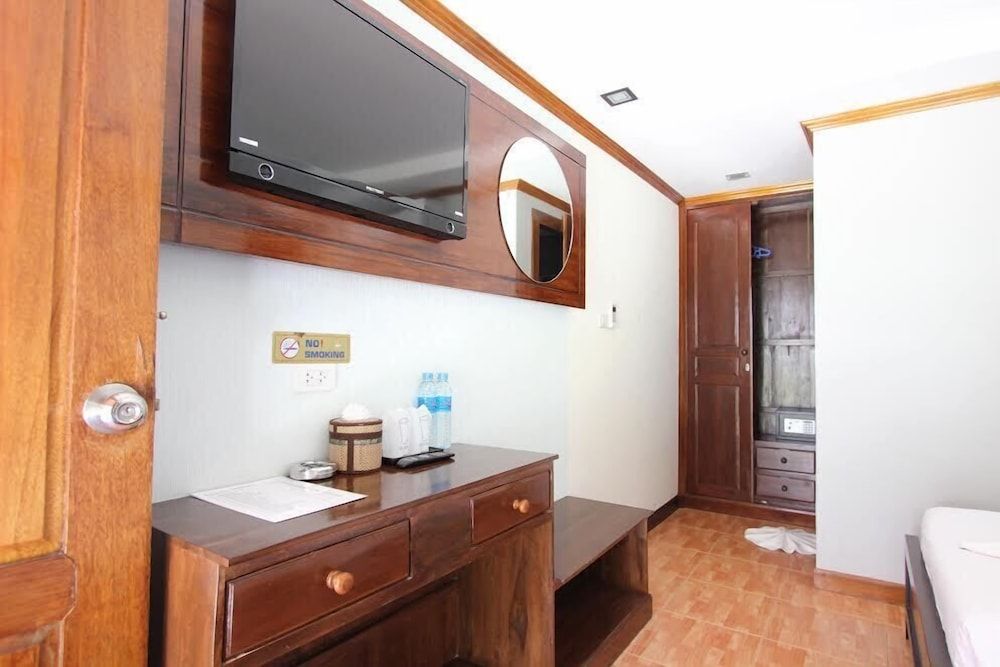 Coco Bella Resort Bungalow Twin Bed 11