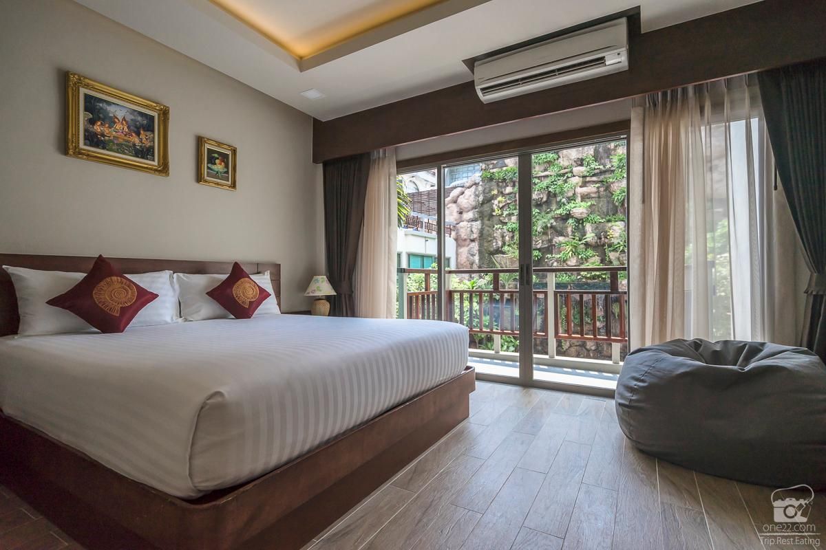Crystal Pool View Room