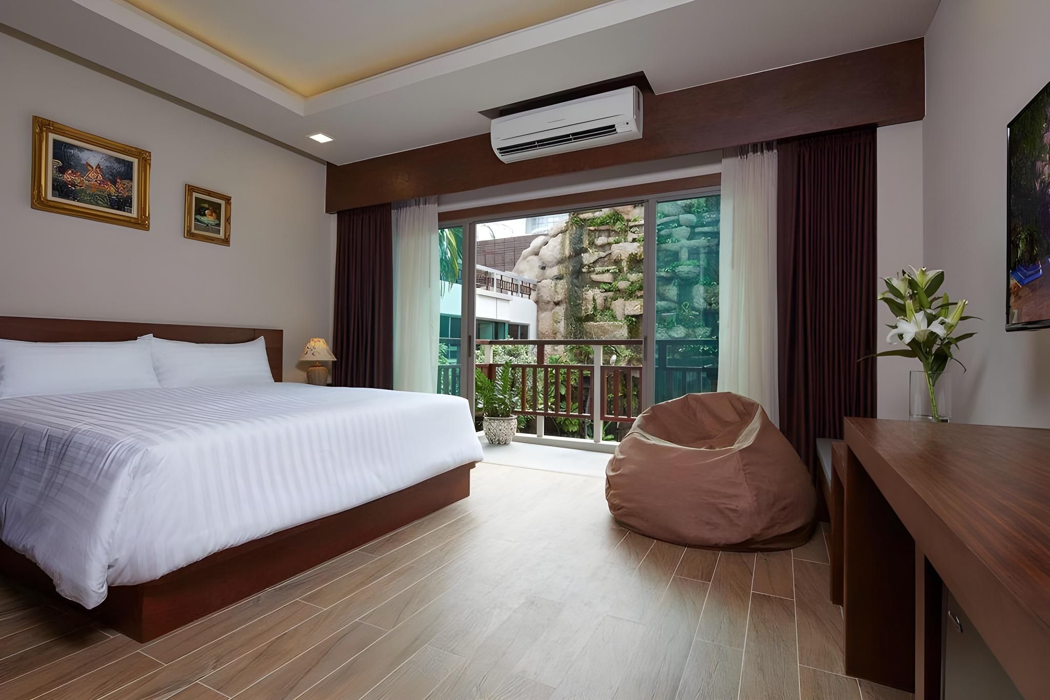 Crystal Pool View Room
