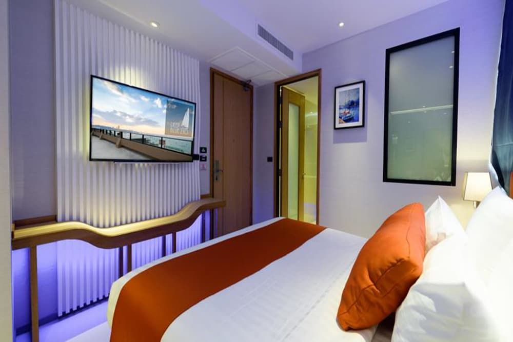 Deep Blue Z10 Pattaya Standard Room 5