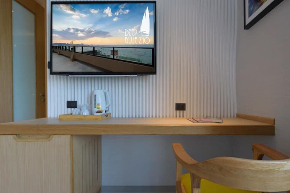 Deep Blue Z10 Pattaya Standard Room 6