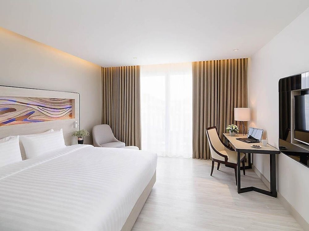 Novotel Phuket City Phokeethra Hotel Superior Room, 1 King Bed 2