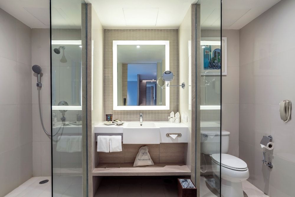 Novotel Phuket City Phokeethra Hotel Superior Room, 1 King Bed 3