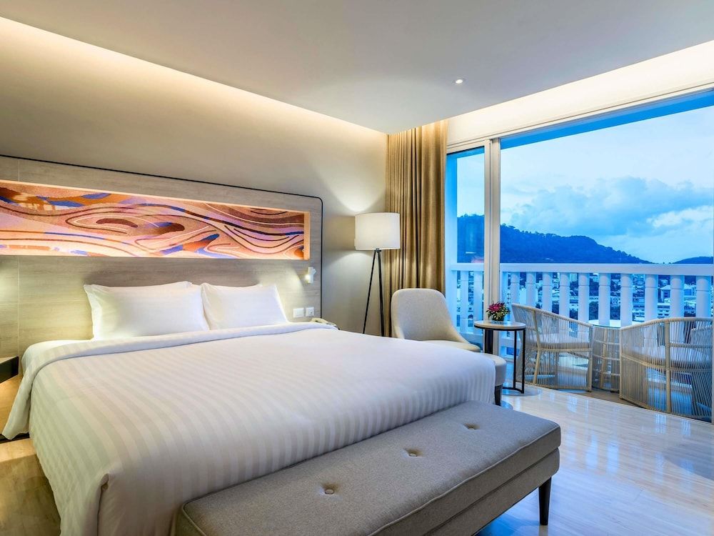 Novotel Phuket City Phokeethra Hotel Deluxe Room, 1 King Bed, Balcony 3