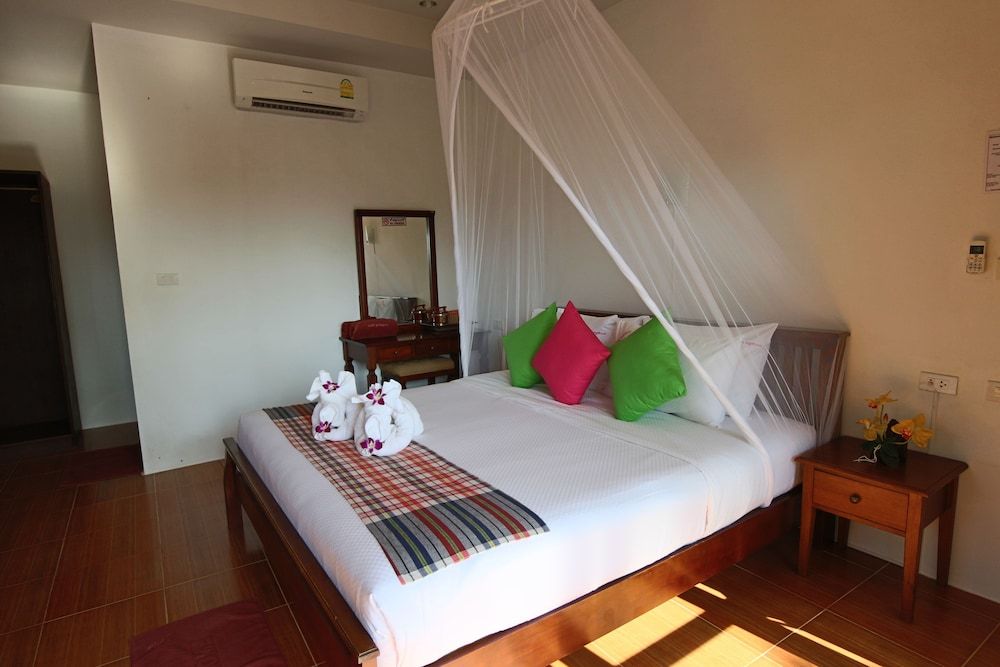 Pinky Bungalows Resort Luxury Bungalow 4