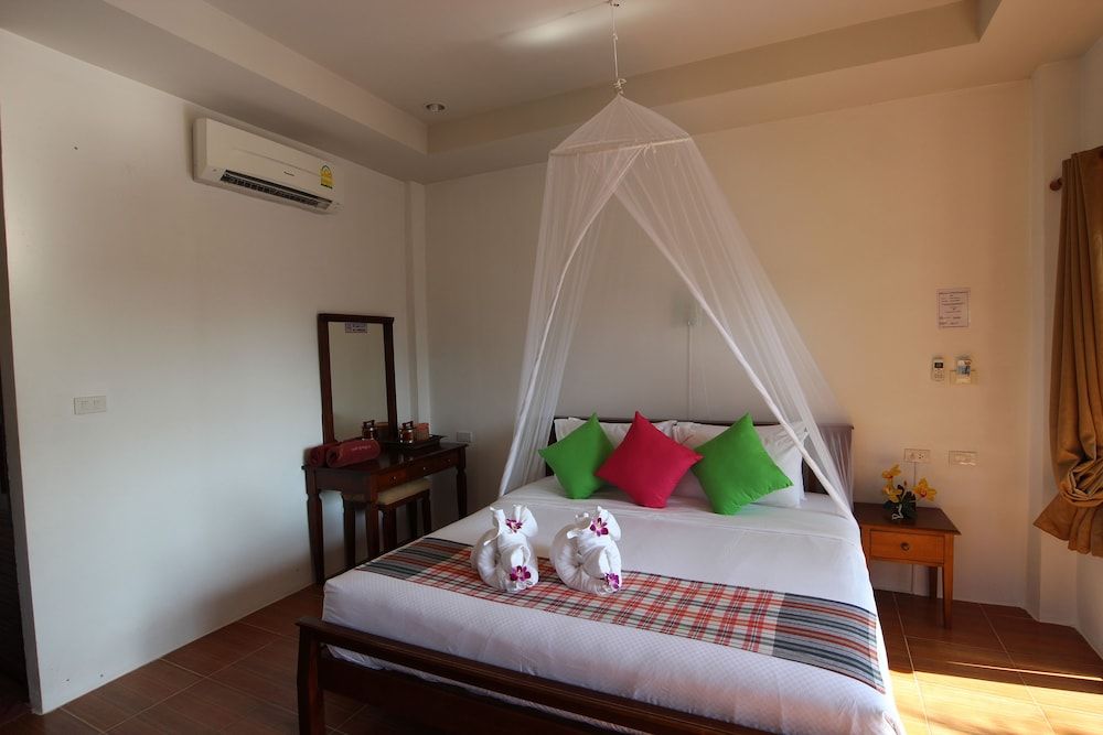 Pinky Bungalows Resort Luxury Bungalow