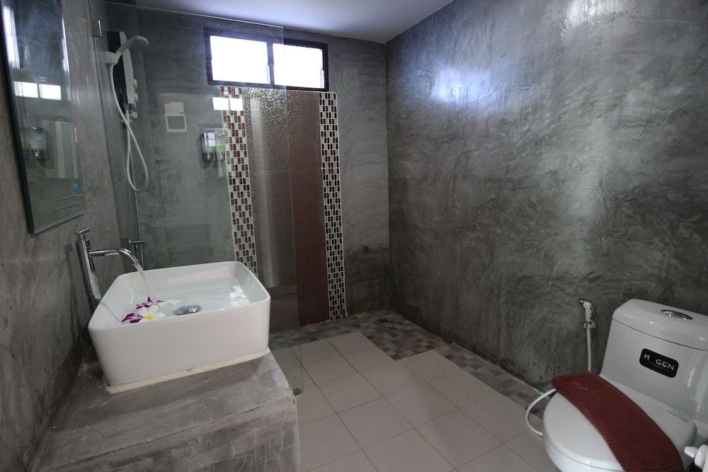 Pinky Bungalows Resort Luxury Family Room 4