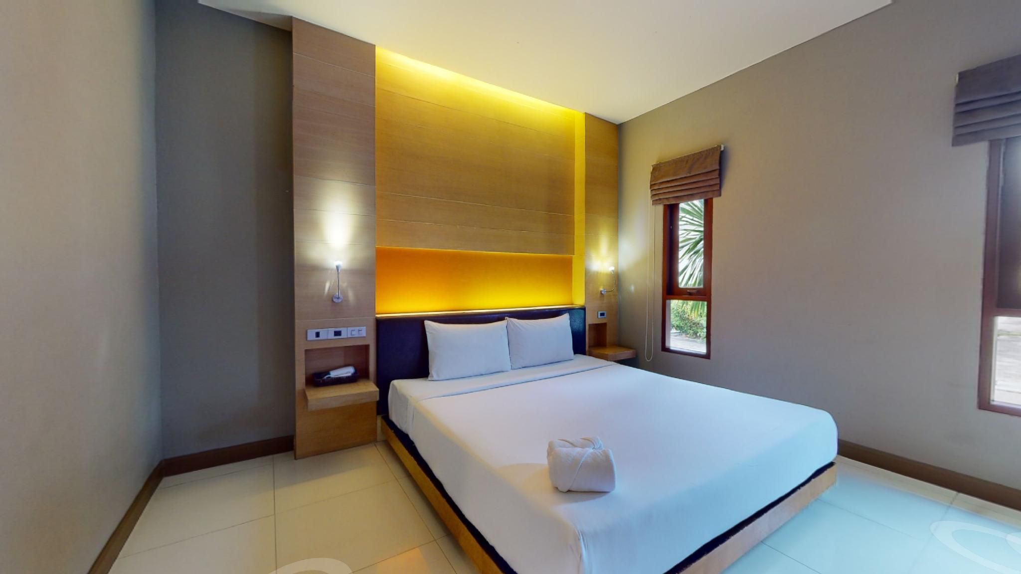 1 King Bed Non smoking