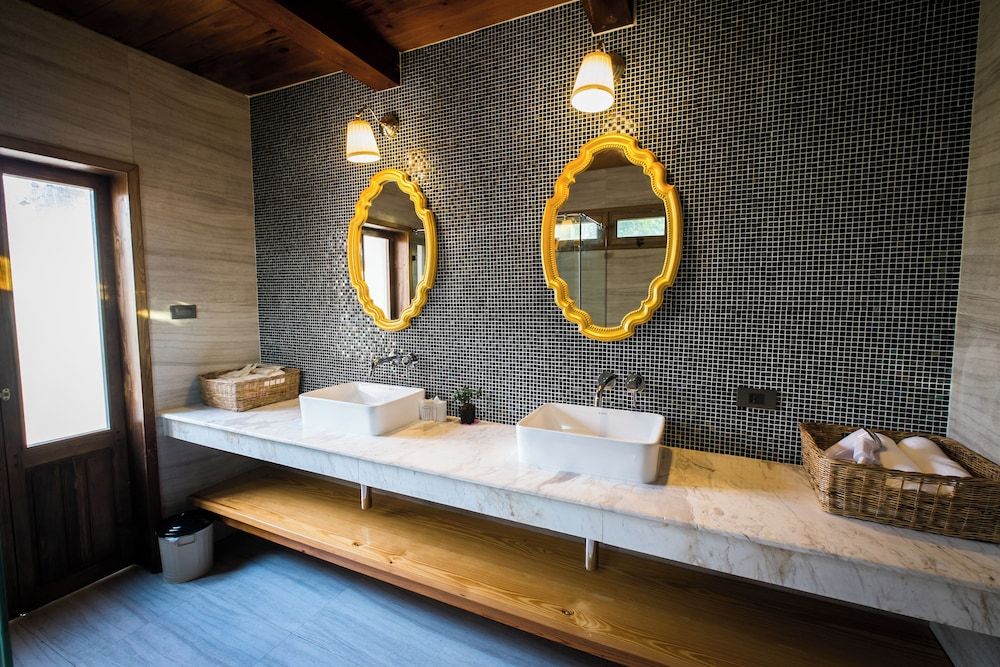 Mela Garden Retreat Cottage Stone Cottage 6