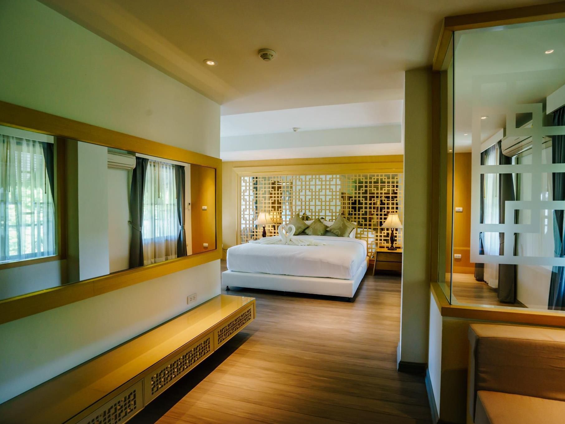 undefined Moon Dragon Hotel 8