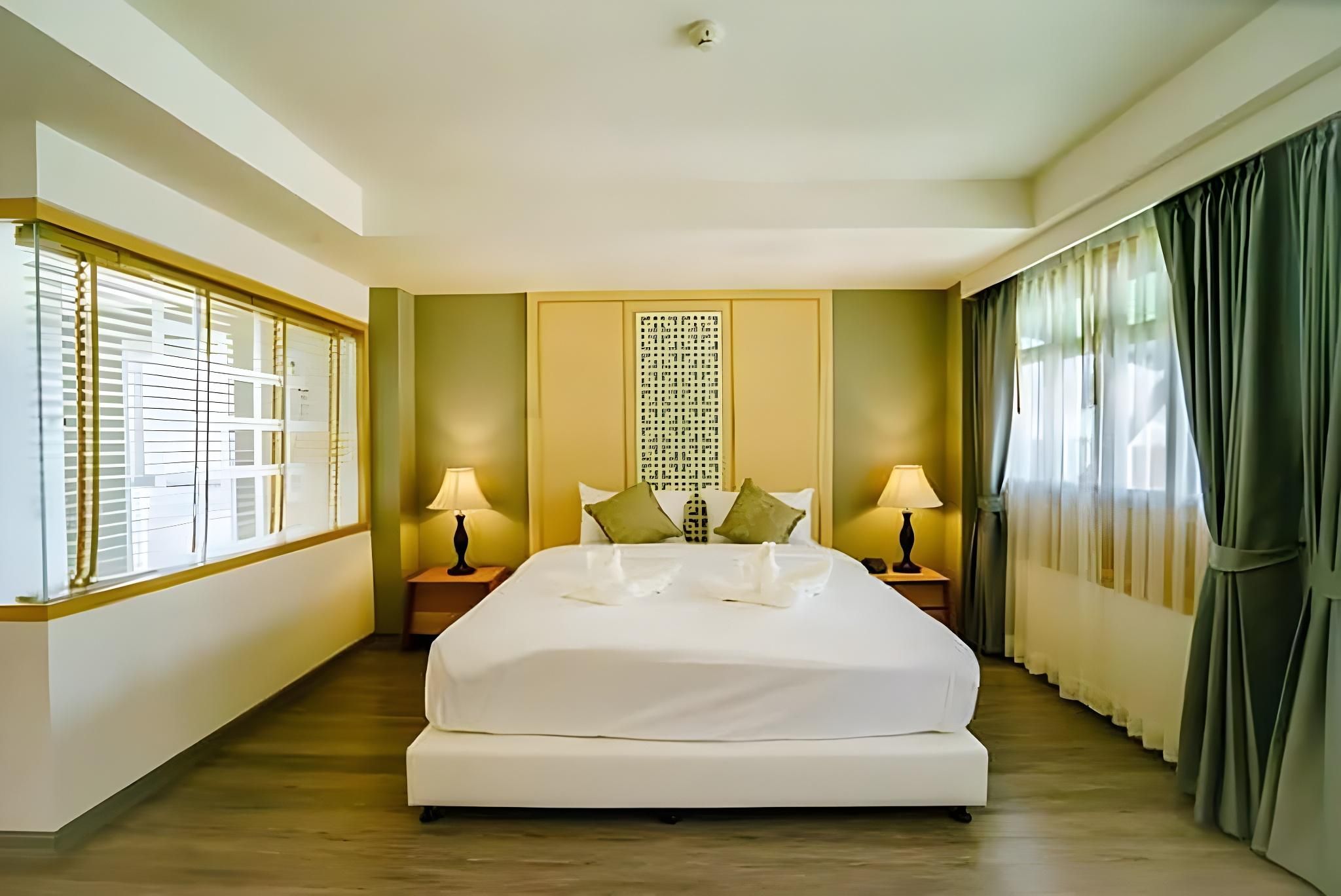 undefined Moon Dragon Hotel 4