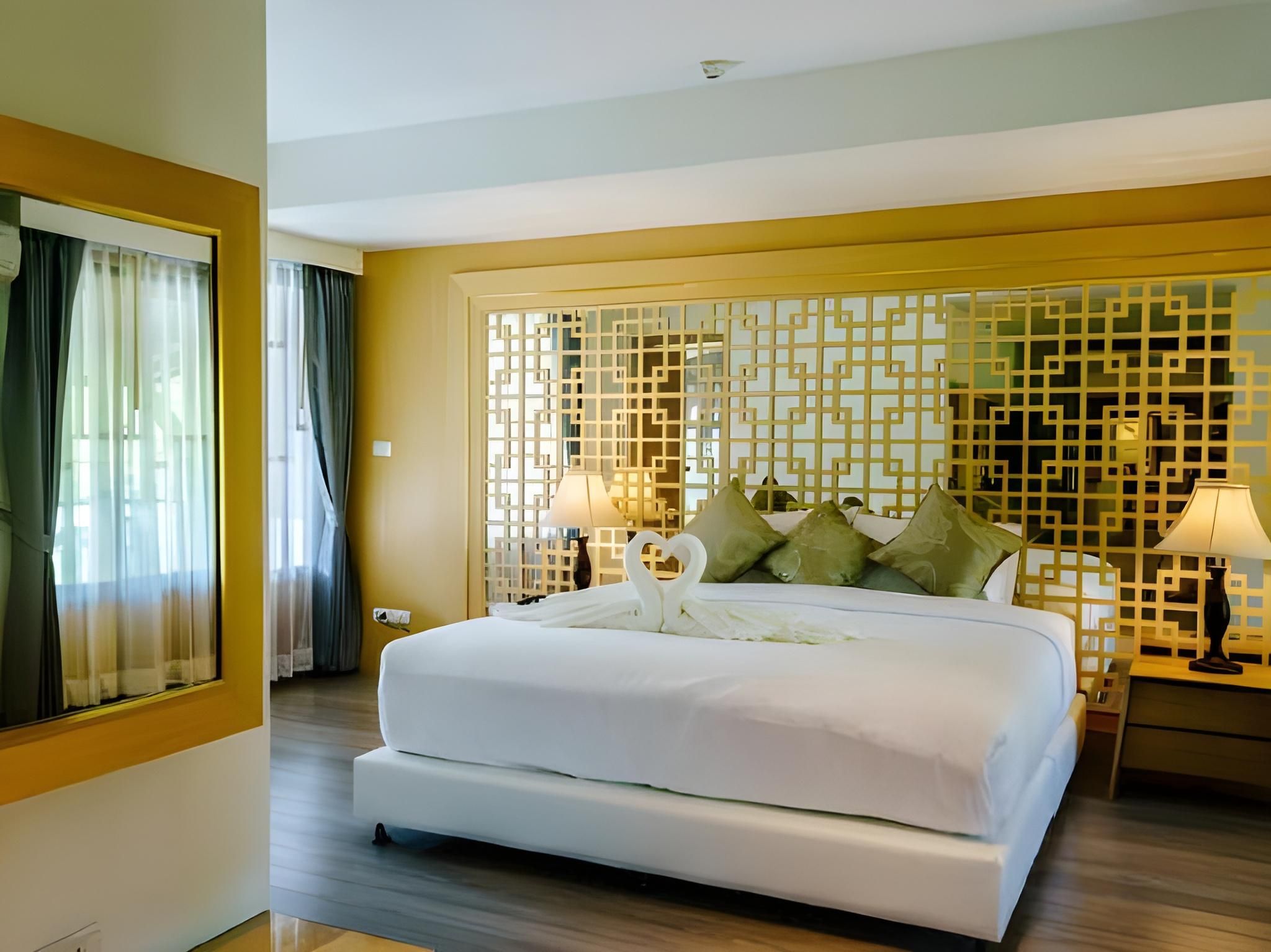 undefined Moon Dragon Hotel 7