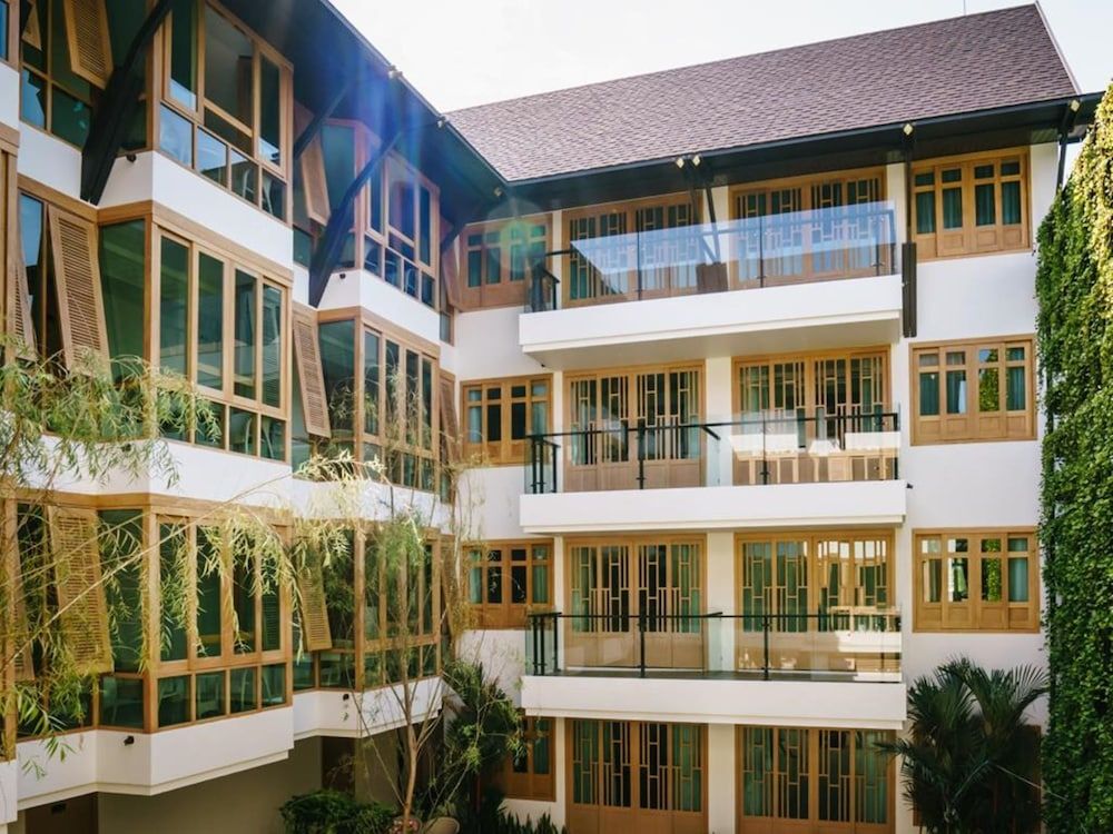 undefined Moon Dragon Hotel 3