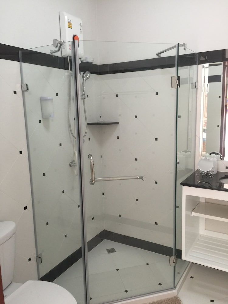 Lyndale Lodge Deluxe Double Room 5