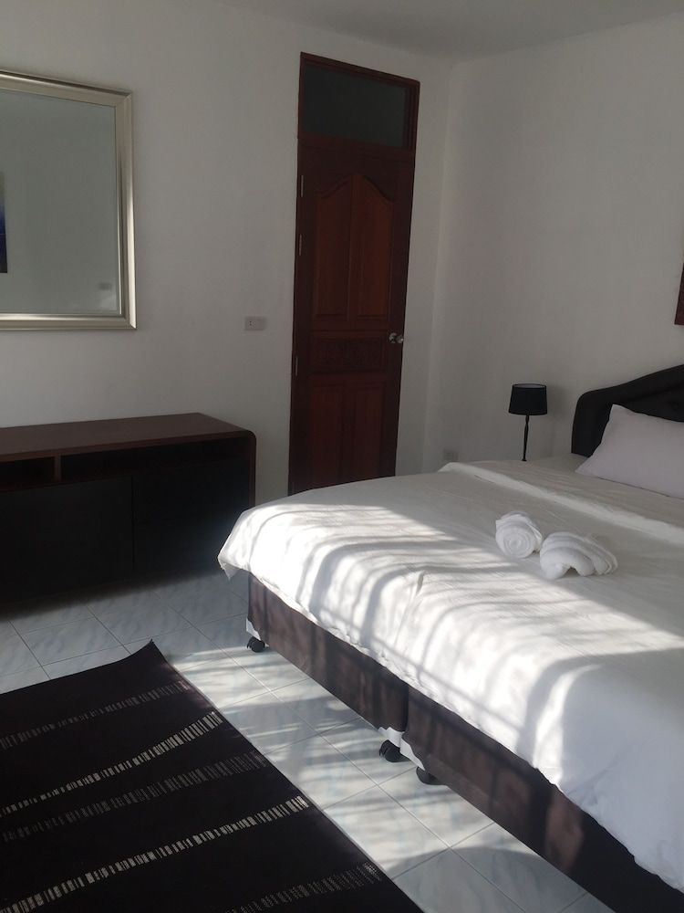 Lyndale Lodge Deluxe Double Room 4