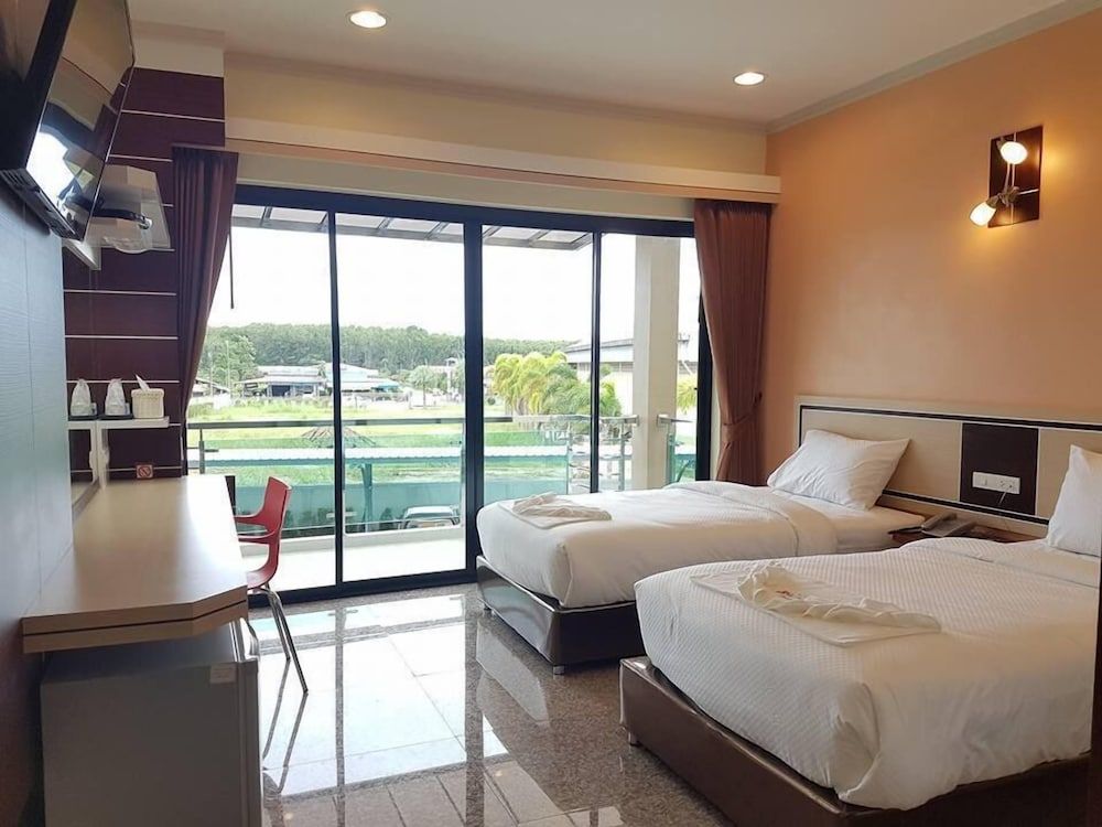 Smile Resort Thungsong Deluxe Twin Room 2