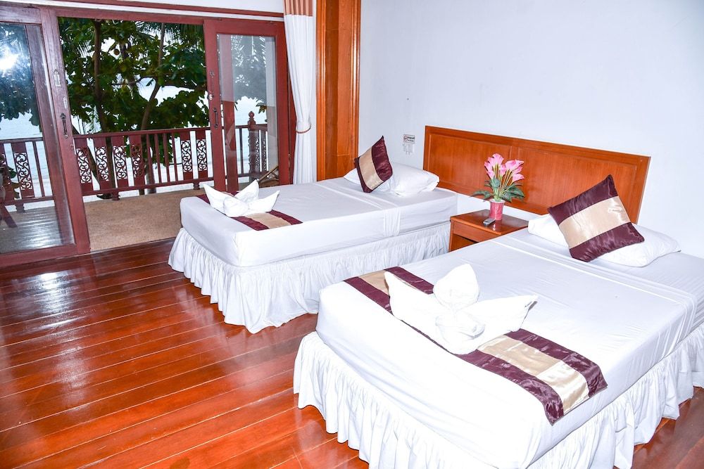 Standard Sea View Twin Beds with Fan