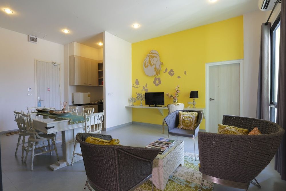 Play La Ploen Boutique Resort Executive Suite, 1 King Bed, Corner 4