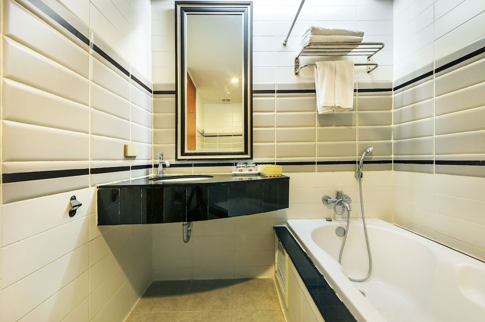 Thamrongin Hotel Standard Room 6