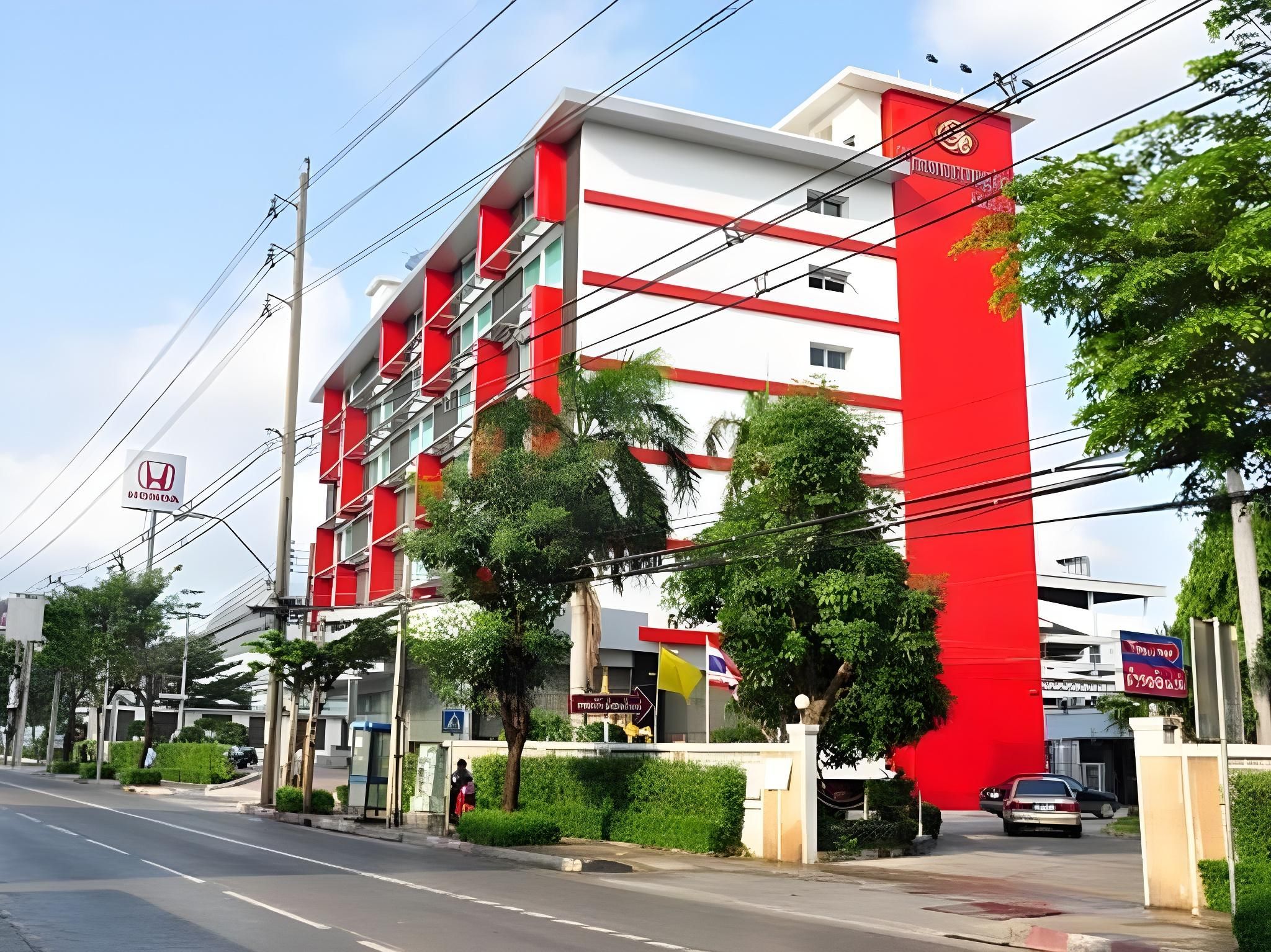 undefined Thamrongin Hotel