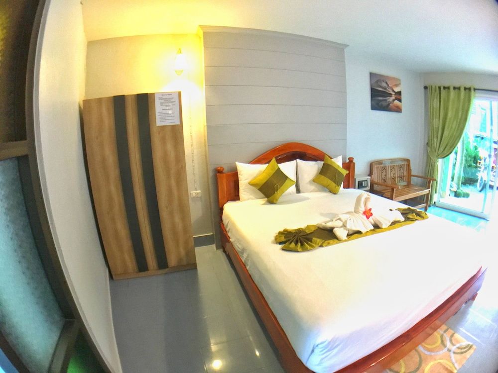 Srichada Hotel Khaolak Double room with balcony 7