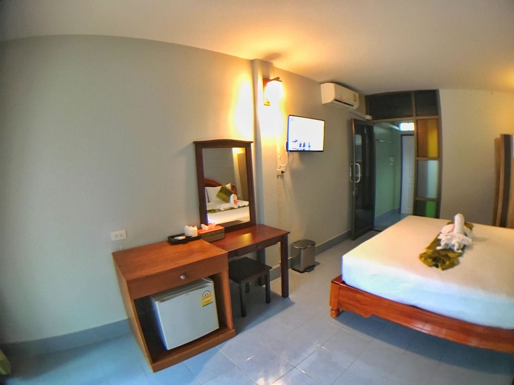 Srichada Hotel Khaolak Double room with balcony 5