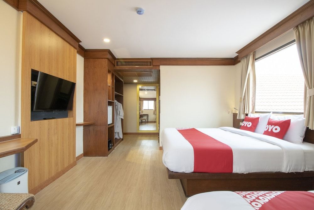 OYO 635 Sira Boutique Hotel Deluxe Triple Room 4