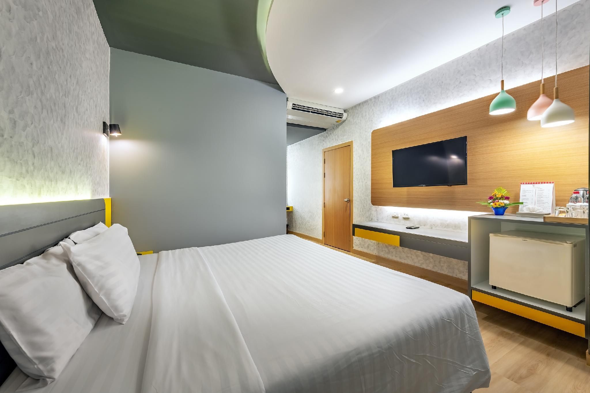 Qiu Hotel Sukhumvit Deluxe Room without Window 8