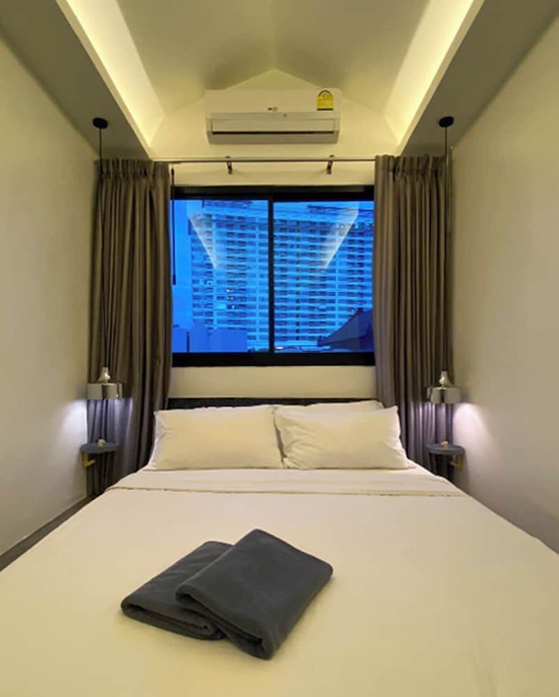 Monomer Hostel Bangkok Double Room With Private Bathroom, 5th floor (No lift) 2