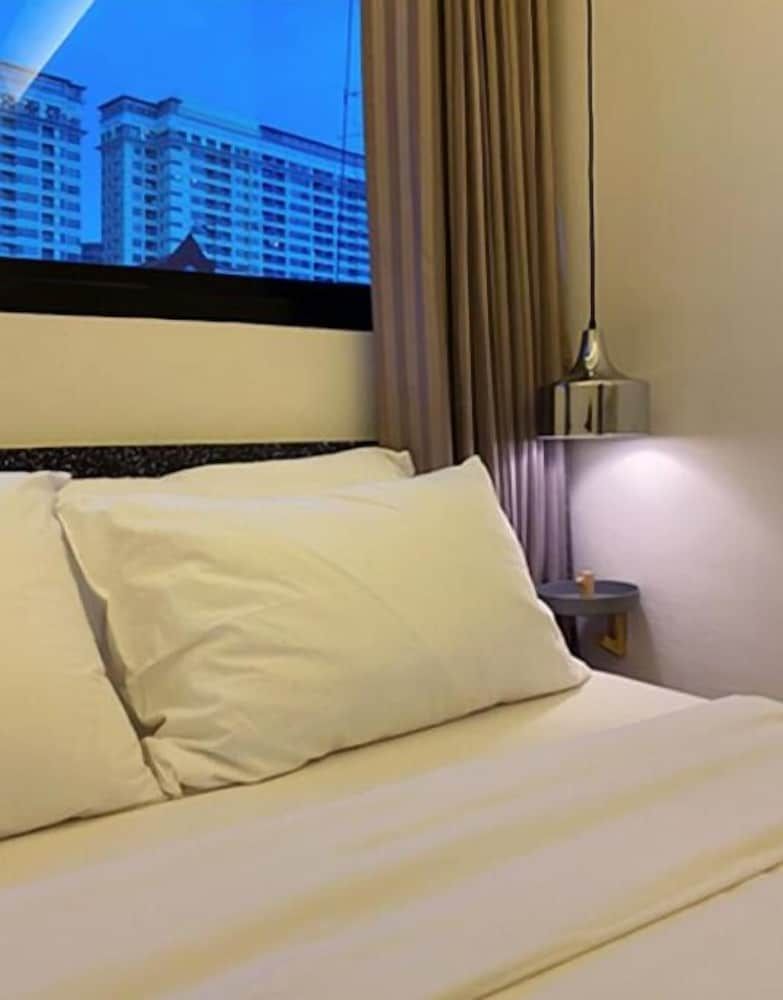 Monomer Hostel Bangkok Double Room With Private Bathroom, 5th floor (No lift)