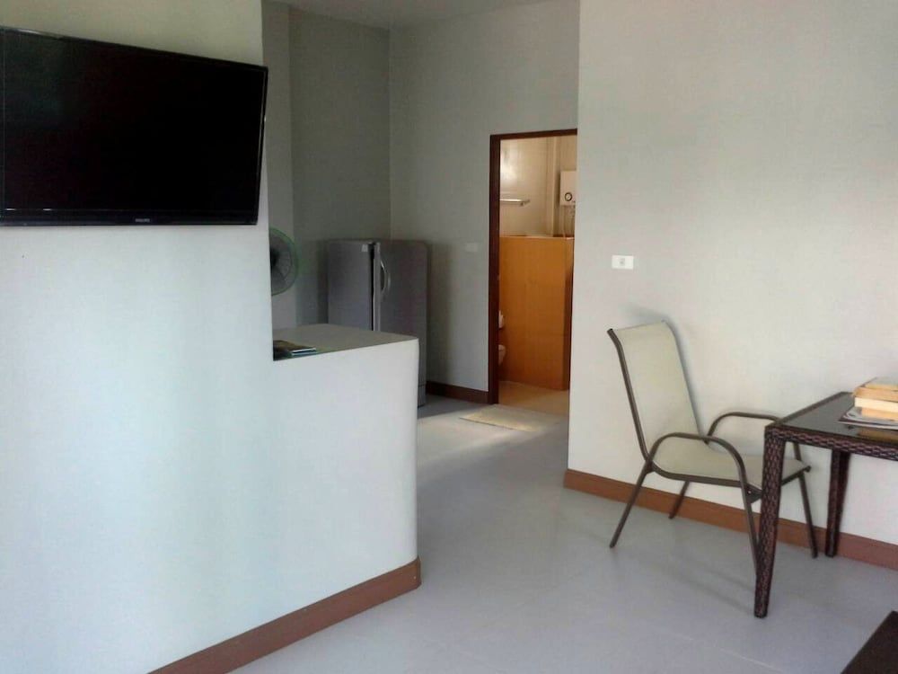 Krisada Beach Resort Bungalow 6