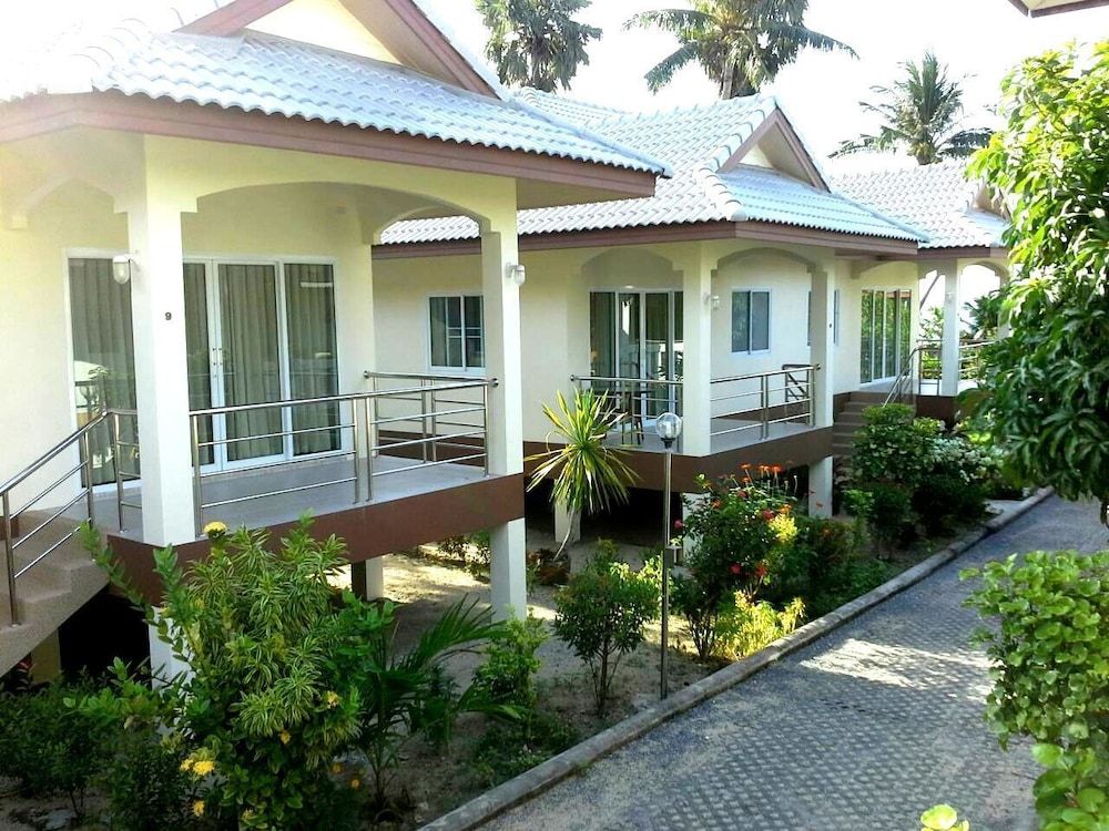 undefined Krisada Beach Resort 7