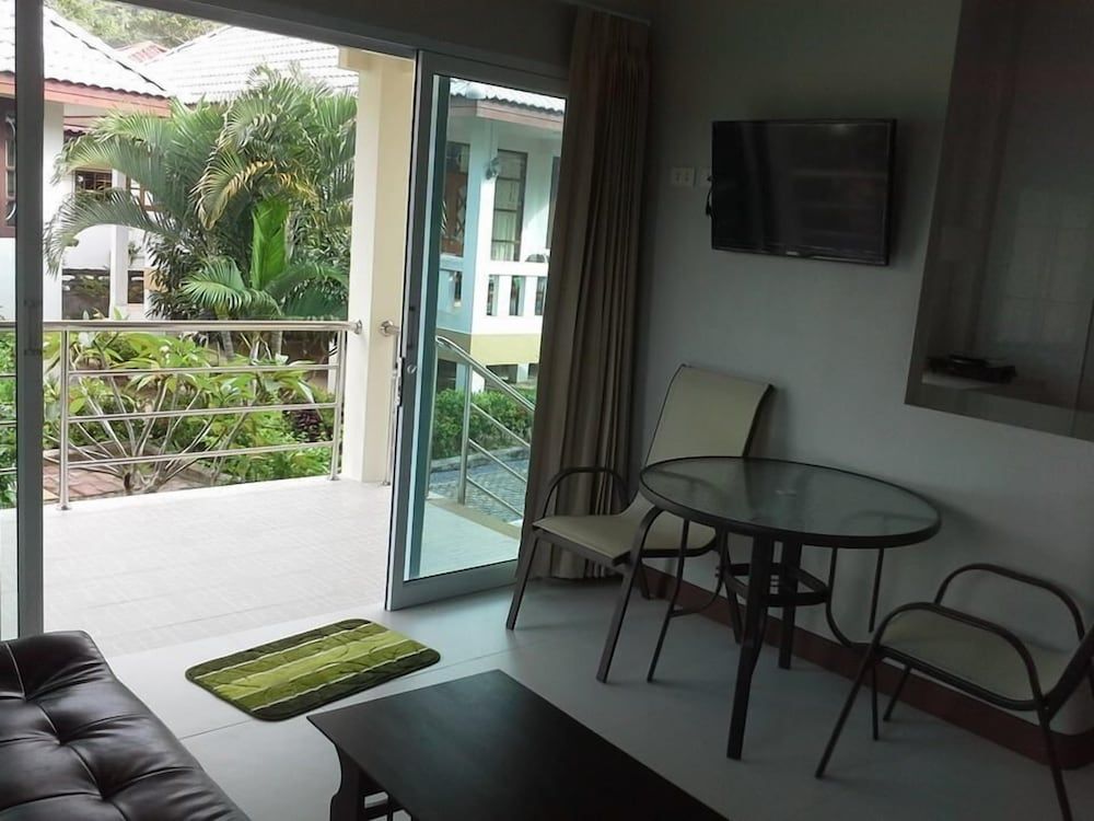 Krisada Beach Resort Bungalow, 2 Bedrooms, Sea View 6