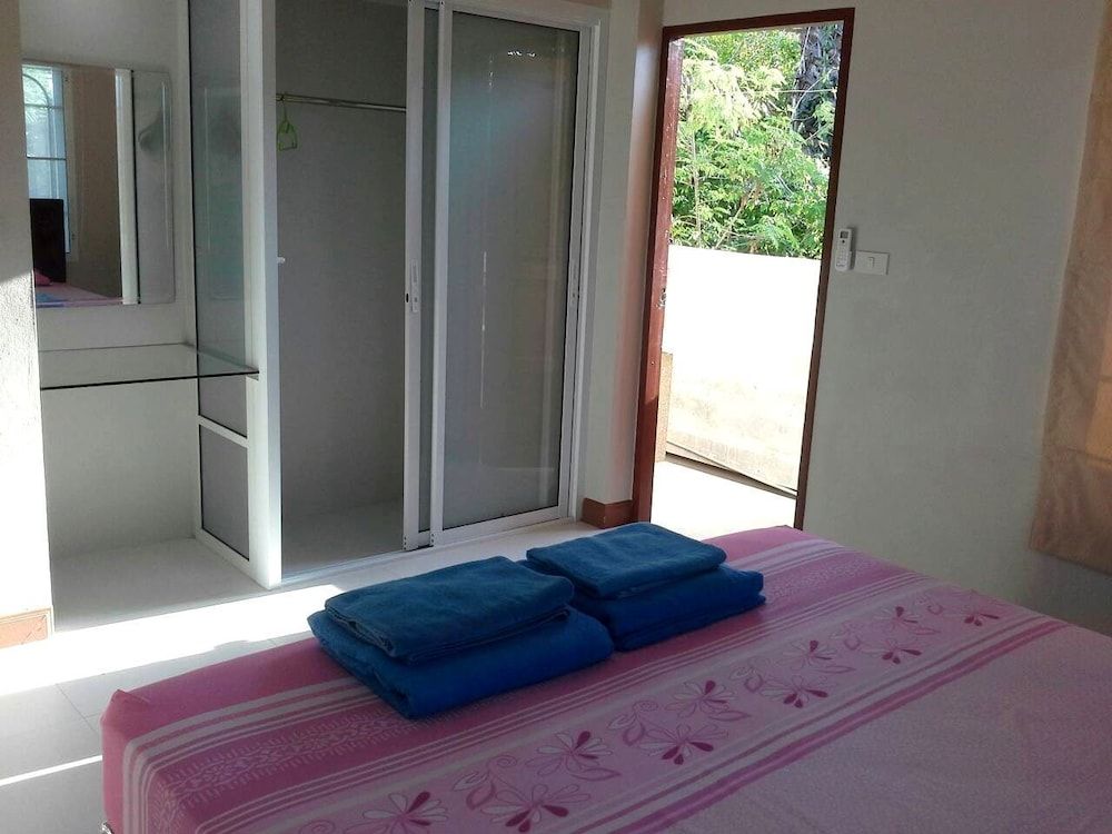 Krisada Beach Resort Bungalow, 2 Bedrooms, Sea View 3