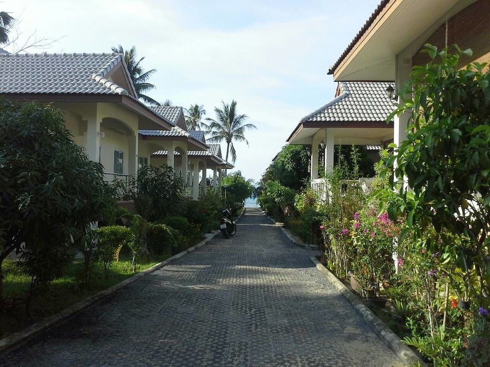 Krisada Beach Resort Bungalow, 2 Bedrooms, Sea View 2