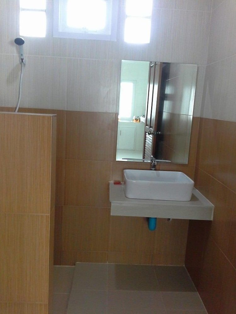 Krisada Beach Resort Bungalow, 2 Bedrooms, Sea View 8