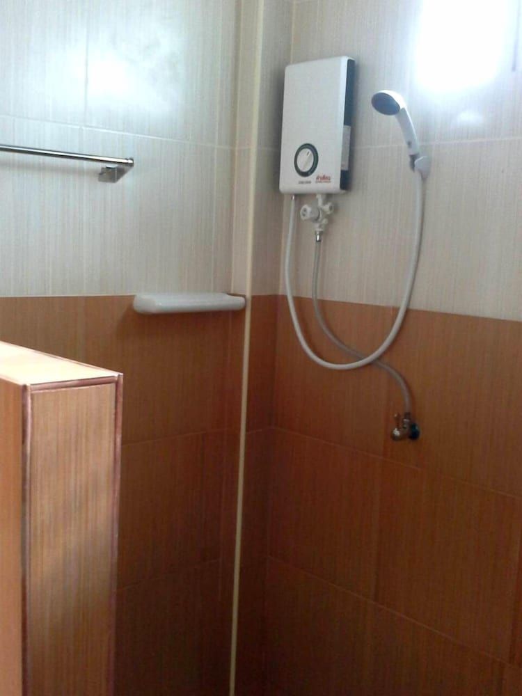 Krisada Beach Resort Bungalow, 2 Bedrooms, Sea View 11