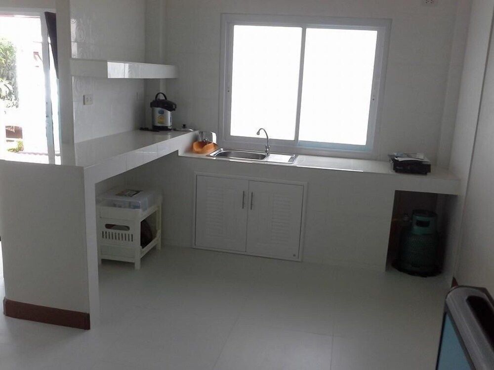 Krisada Beach Resort Bungalow, 2 Bedrooms, Sea View 5