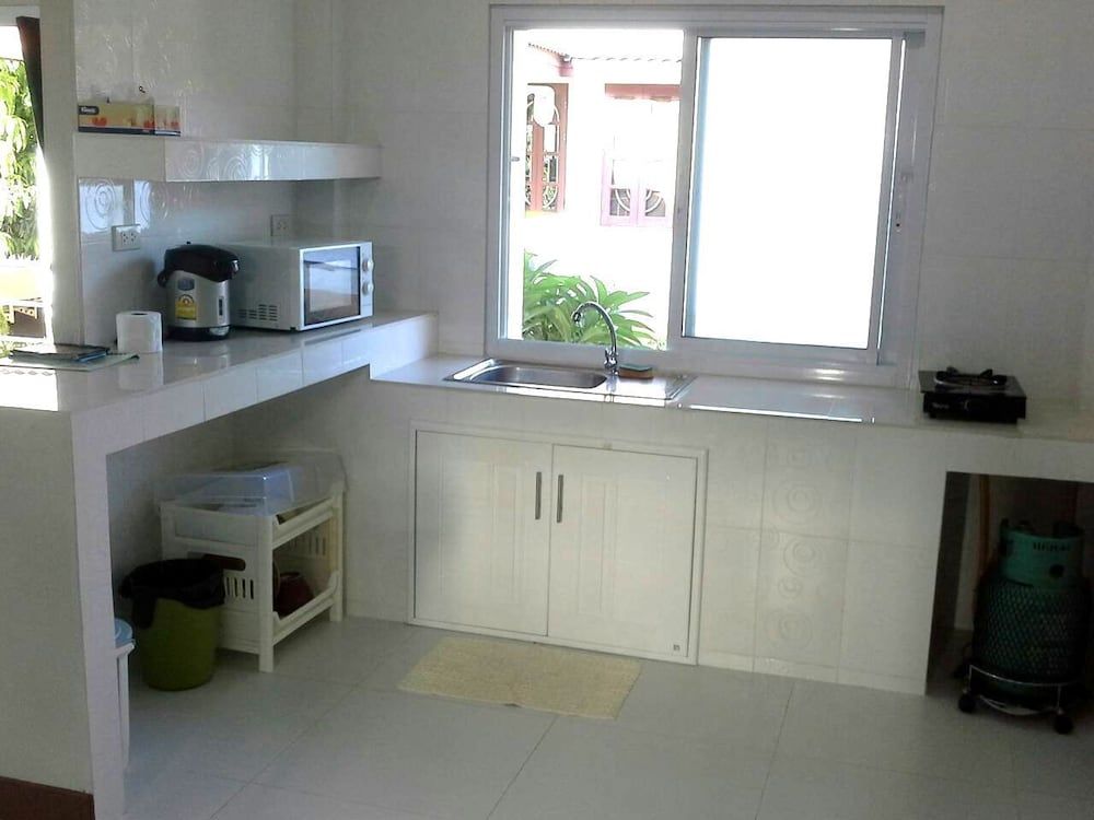 Krisada Beach Resort Bungalow 9