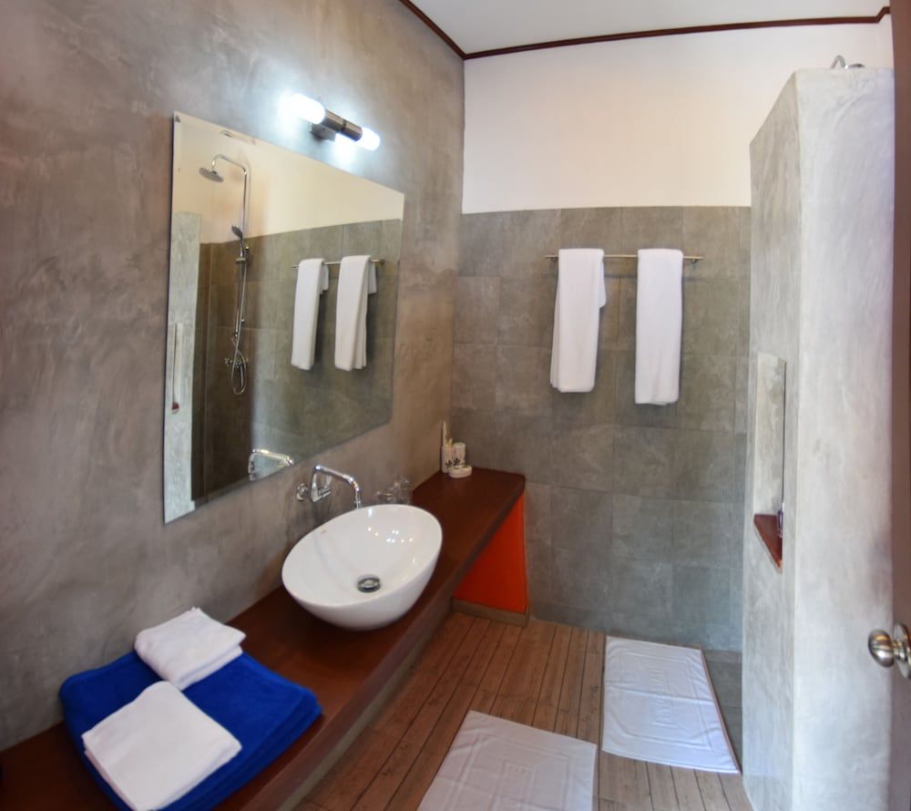 Vivi Bungalows Resort Deluxe Bungalow, 1 King Bed 5