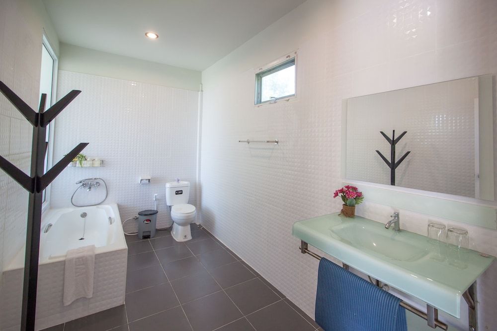 Bluemoon Riverside Resort Garden Cottage 6