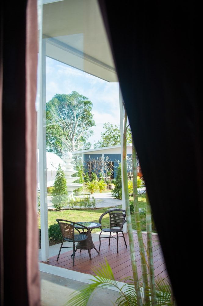 Bluemoon Riverside Resort Modern Cottage 6