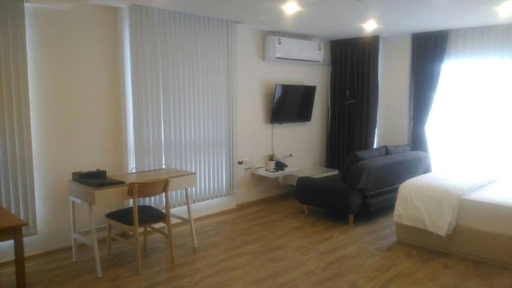 Karin Hotel And Serviced Apartment Premium Studio, 1 King Bed 4