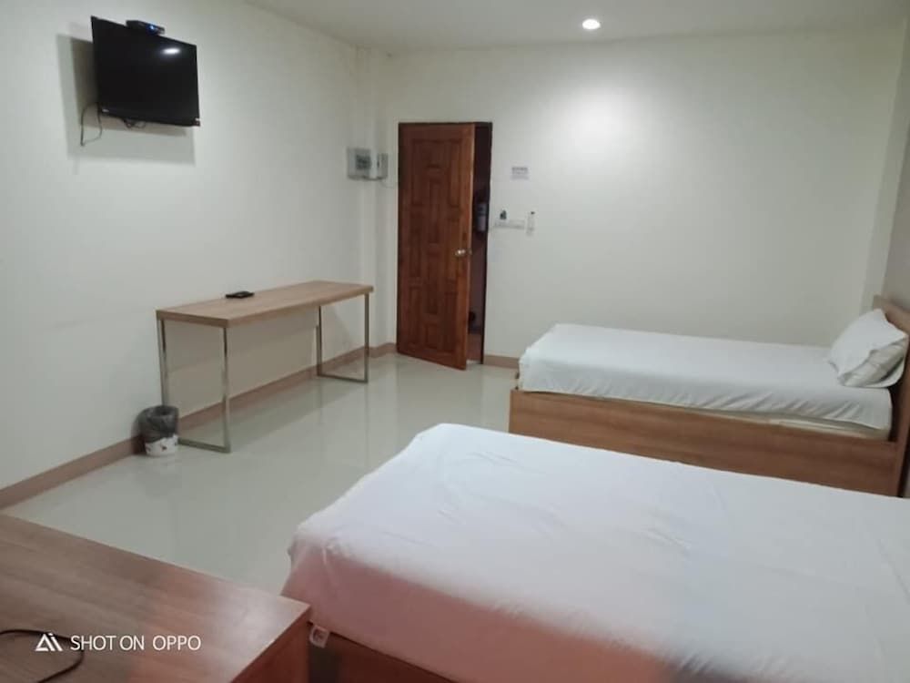 Bumnsaya Place Standard Twin Room 5