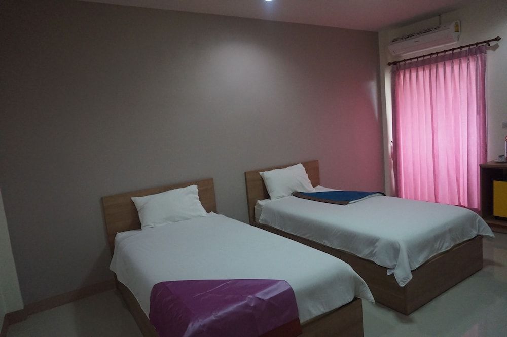 Bumnsaya Place Standard Twin Room 3