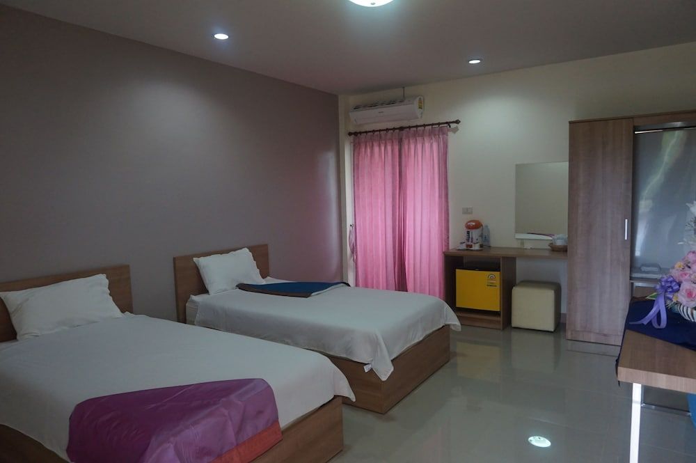 Bumnsaya Place Standard Twin Room