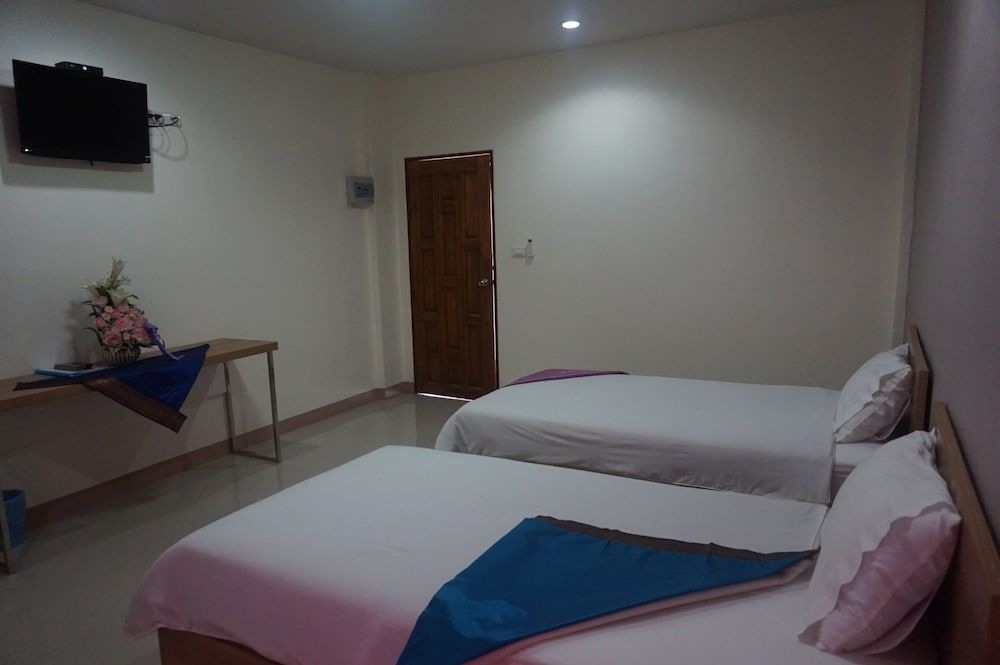 Bumnsaya Place Standard Twin Room 4