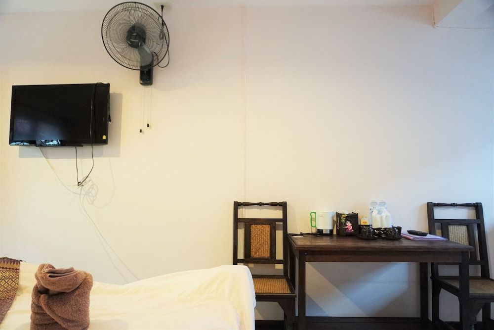 Standard Twin Room (with Air-con)