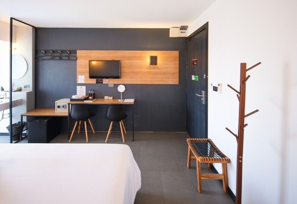 9.5 Hotel Standard Double Room 16